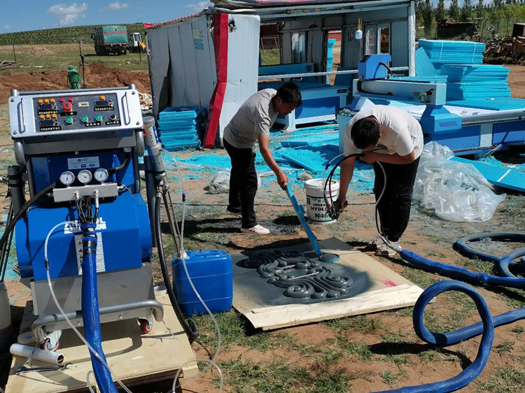 小型聚氨酯噴涂設備有什么優勢_聚氨酯噴涂機的用途